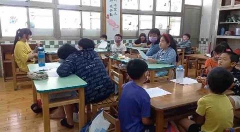 曾愉評 - 皇冠幼兒園 烏克麗麗 音樂課