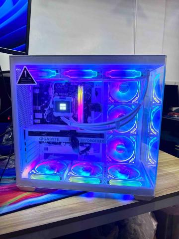 鍾以霖 - 處理器:i5 12400f
主機板:B760M-F D4 可升級B760M-A WIFI D4
記憶體:十銓ARGB 16*2 32G
硬碟:M.2 SSD 1TB
顯示卡:RTX4060TI AERO
電源供應器:Tt曜越大廠 750W
機殼:埃納爾 S981背插 大海景房