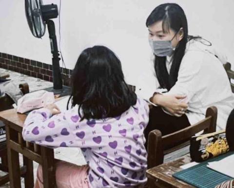 曾愉評 - 愛汕海課輔班 課業輔導