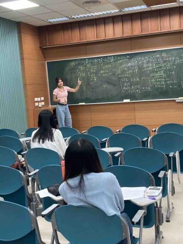 Jenny - 補習班助教教學