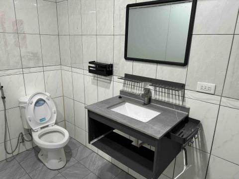 合盛工程 - 裝設浴櫃/置物架鏡子