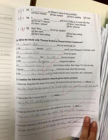 劉相筠 - 親自編寫每週末的回家作業，並進行詳細的檢討與講解。