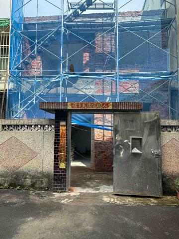 通和興工程有限公司 - 大溪透天外牆翻修抹粗底貼二丁掛