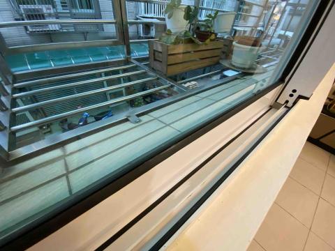 林琦玲 - 窗溝、窗台、鐵欄杆清潔