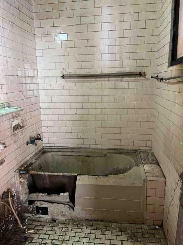 澄心洋 輕裝修工程行 - 浴缸拆除前