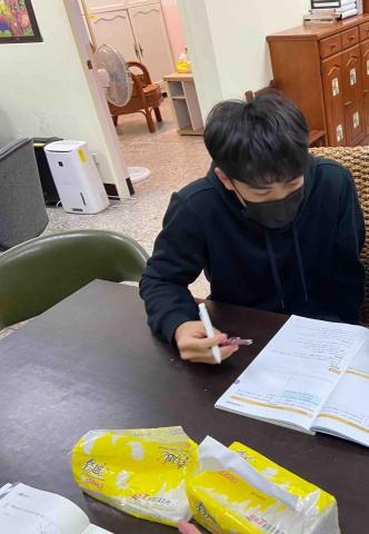 李沅驎 - 在高中有擔任過補習班助手