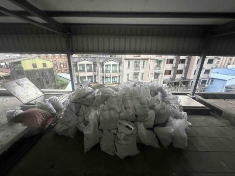 繕造有限公司(防水抓漏工程） - 打到結構體