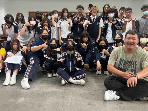 陳群升 - 潭子大明高中藝術校區第六屆熱音社合照 陳群升 - 潭子大明高中藝術校區第六屆熱音社合照