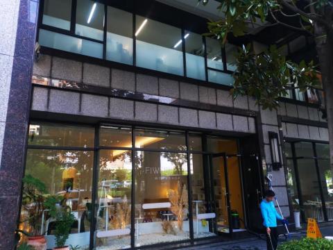 台中立澄清潔公司 - #台中挑高玻璃清潔#立澄清潔0966-823-168