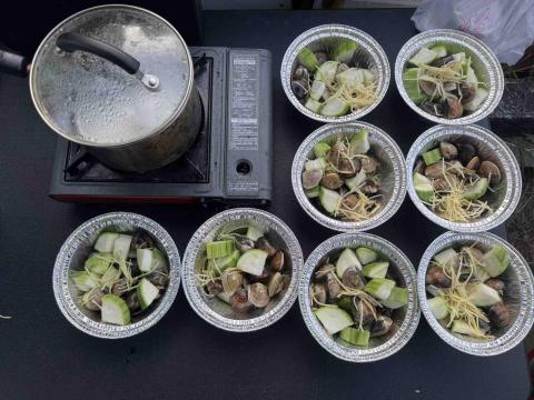 貳零零参串燒餐車 - 新鮮的湯品也是到現場烹調