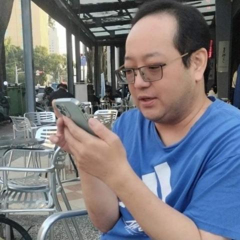 提供餐點服務的專家Andy