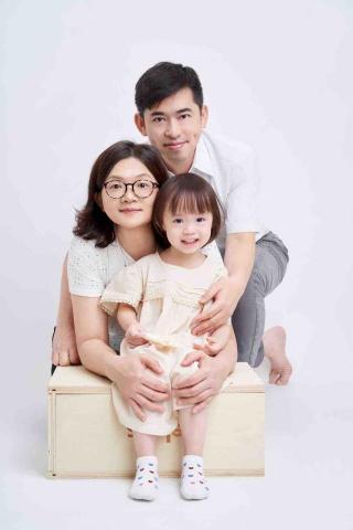 吳甄妮 - 全家福