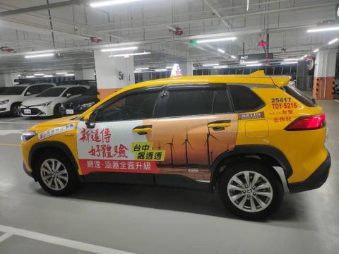 林定翰 - Toyota Corolla Cross 1.8 Hybrid（左邊照片）