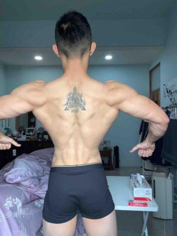 hunter - 減脂後的樣子（背面