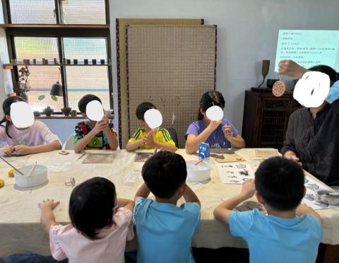 李采蓁 - 實習時帶小朋友做陶藝