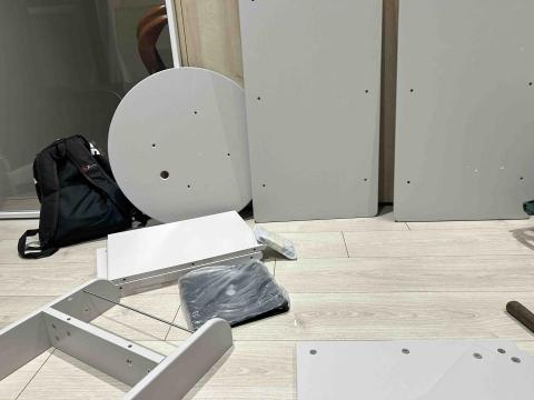 劉世智 - 旋轉書架組裝前