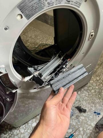 阿廷 - 烘衣機電熱器更換
