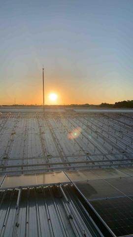 永鑫水電企業工程行 - 太陽能拉線配管、安裝固定