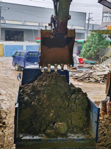 忠準工程行 - 土方搬運