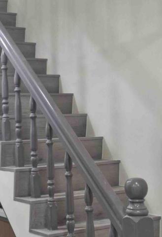 J&V 油漆工程行 - 樓梯扶手改色