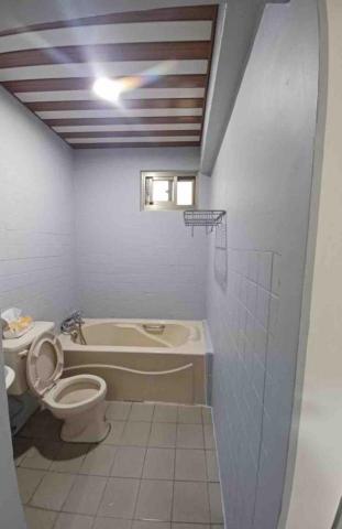 J&V 油漆工程行 - 中古屋廁所磁磚改色