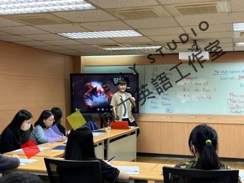 朱宗威 - 於復盛企業股份有限公司進行員工培訓，英文商業書信課程。