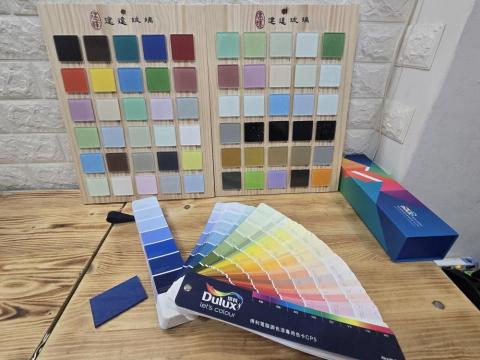 建達玻璃行 - 提供得利色卡選色