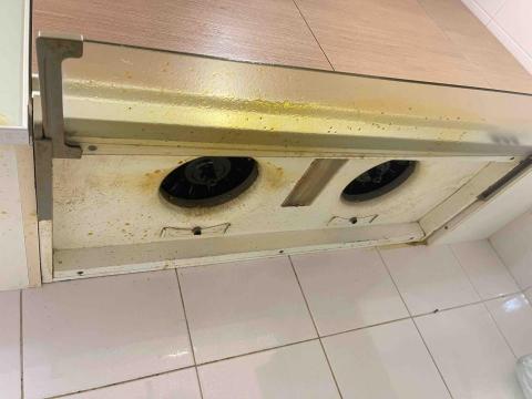 小香  - 廚房抽油煙、瓦斯爐清潔前 小香  - 廚房抽油煙、瓦斯爐清潔前