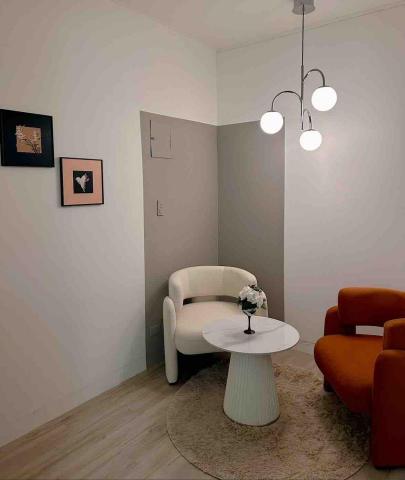 上尚油漆 - 小客廳跳色蒼鶩灰