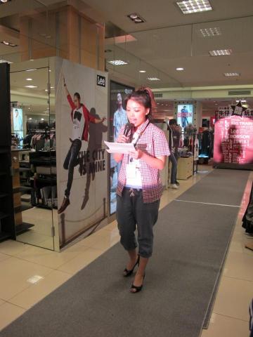 Nicki - 百貨樓層秀主持