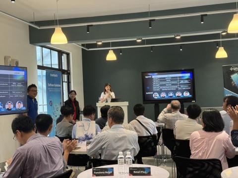 Nicki - 企業研討會主持