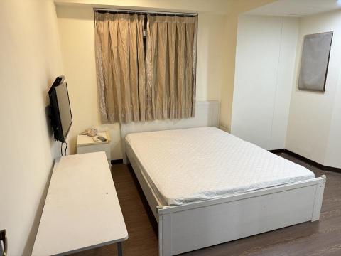 鍾先生 - 房間原為紫色，批土及更換牆面顏色