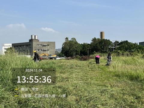 明凱工程行 - 割草中