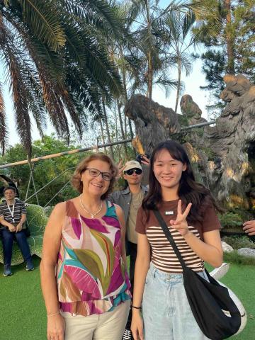 屈立婷 - 帶西班牙學者參訪嘉義新港