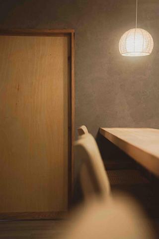 漁檜木作+日式原木裝潢 - 實木拉門+檜木門框+藝術塗料+檜木吧台