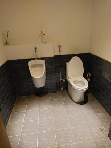 張傳貴家瑜工程行 - 咖啡廳的廁所