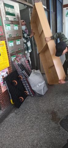 白帥帥個人搬家 - 南港送台中，客戶協助上車