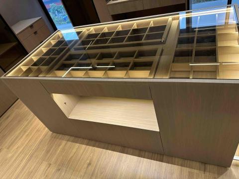 智巨設計工程有限公司 - 中島飾品櫃