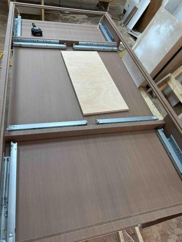 智巨設計工程有限公司 - 中島飾品櫃-施工照