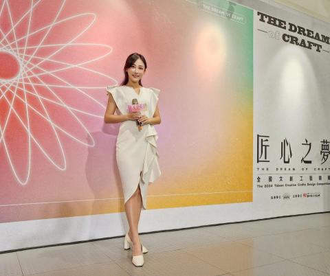 專業主持人黃珮綸 - 新竹縣政府文化局主辦:第二屆 匠心之夢 全國文創工藝競賽頒獎典禮 記者會主持。 專業主持人黃珮綸 - 新竹縣政府文化局主辦:第二屆 匠心之夢 全國文創工藝競賽頒獎典禮 記者會主持。