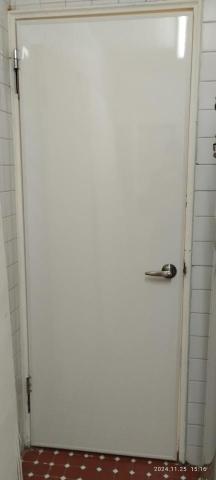 黃阿良 - 陽台塑鋼門防水加裝水平鎖方便手裡拿東西時開門。請R