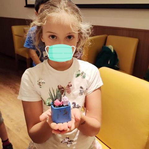 誠十創意 - 外國小朋友也能獨立完成可愛的多肉磨石子盆栽 誠十創意 - 外國小朋友也能獨立完成可愛的多肉磨石子盆栽