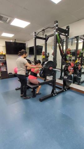 曾子瑜 - 教學客戶箱上深蹲