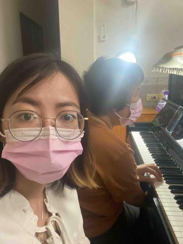 雅茵音樂教室 - 幫學生上課樂齡