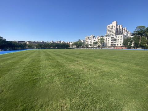 樂合草皮 - 百慕達草 學校操場鋪設施工