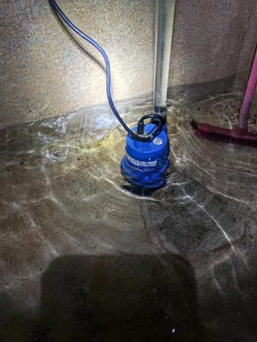 梁惟勛 - 水塔抽水作業