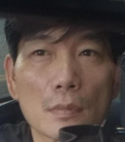 提供國標舞找舞伴服務的專家何亞