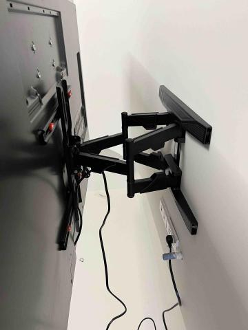 響天水電工程-阿龍 - 活動式電視架