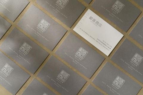 GOLINE 設計 - 簡約清爽灰白色調搭配設計,名片材質選用經濟實惠象牙卡