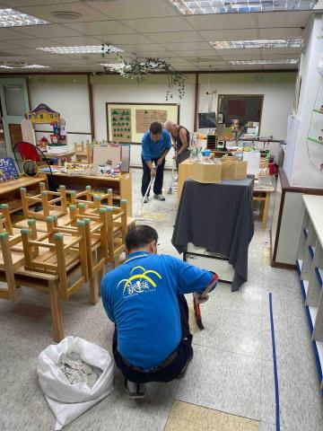 久柘裝修工程 - 地磚拆除及貼黏南亞PVc地磚